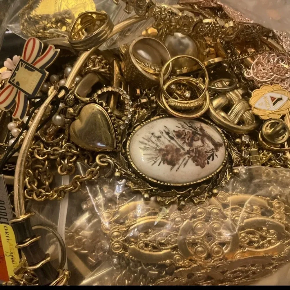 2 LB Vintage Modern Jewelry Lot- MYSTERY BOX! Wearable Estate Sale Designer - Picture 8 of 10